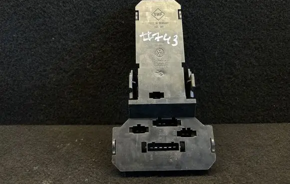 Volkswagen PASSAT B5.5 Tail light bulb cover holder 3b9945257
