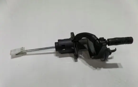 Audi A4 S4 B7 8E 8H Clutch master cylinder 8E2721401AC