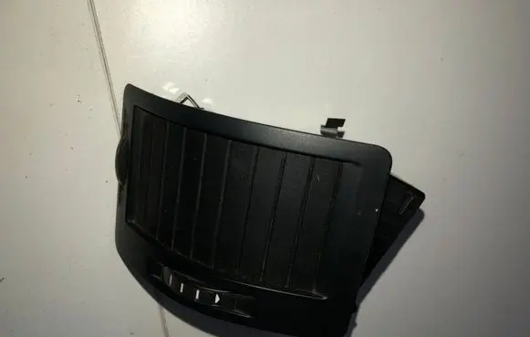 Skoda Octavia Mk2 (1Z) Front bumper upper radiator grill 70677130