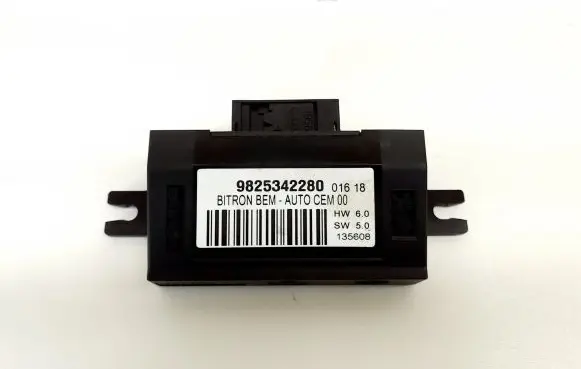 Peugeot 5008 II Door control unit/module 9825342280
