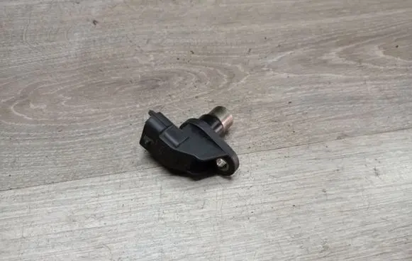 Volvo V70 Camshaft position sensor 103633 8631533 0232