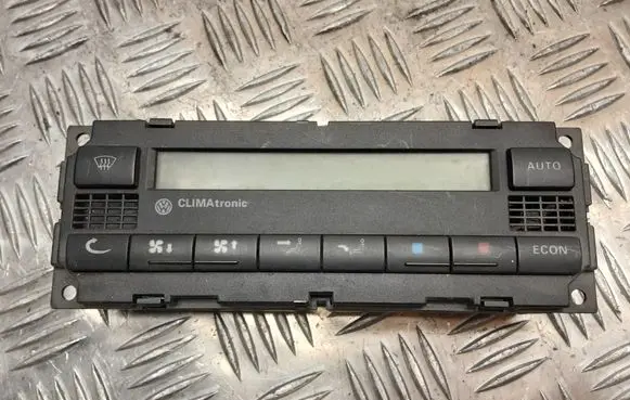 Volkswagen PASSAT B5.5 Climate control unit 5HB008139