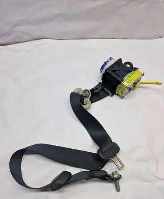 Mazda 6 Front seatbelt 1052233