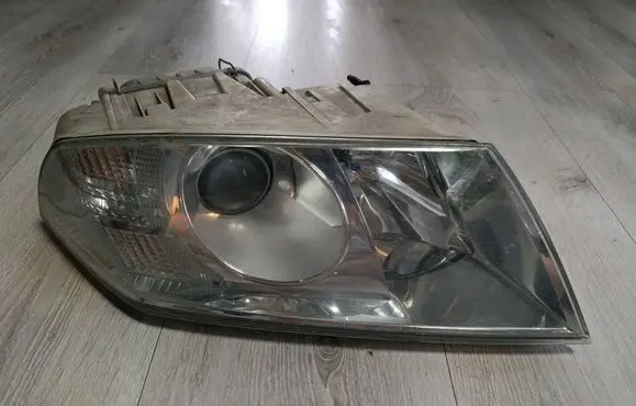 Skoda Octavia Mk2 (1Z) Headlight/headlamp 1Z1941016B VP4SHX13005CAF