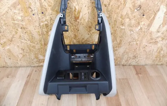 Nissan Leaf II (ZE1) Panel drawer/shelf pad 689225SH0A