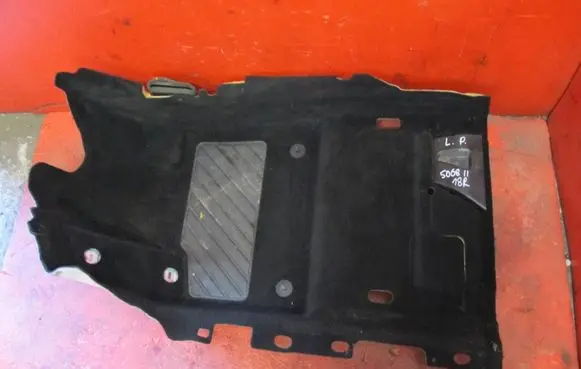 Peugeot 5008 II Interior carpet 