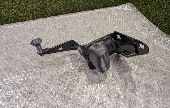 Renault Master III Sliding door upper roller guide/hinge 77946809R