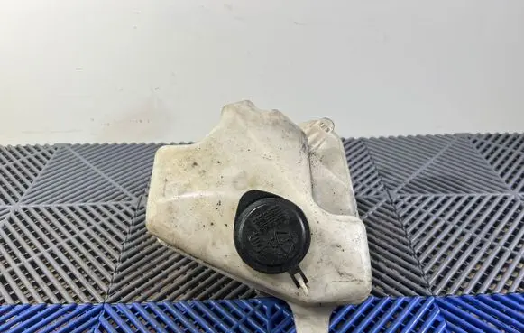 Toyota Prius (XW20) Windshield washer fluid reservoir/tank 060851145