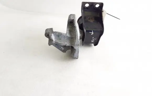 Engine mount bracket
