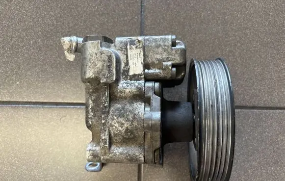 BMW 5 E60 E61 Power steering pump 678084803