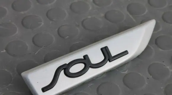 KIA Soul Manufacturers badge/model letters B2100