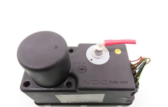 Volkswagen Golf III Central locking vacuum pump 1H0962257E