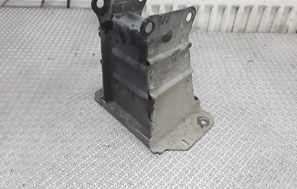 Mercedes-Benz A W169 Front bumper mounting bracket 130500210