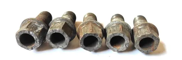 Volkswagen PASSAT B7 Nuts/bolts 