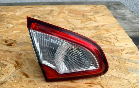 Nissan Qashqai+2 Tailgate rear/tail lights B26555BR01A
