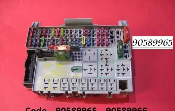 Opel Zafira A Fuse module 90589965 90589966