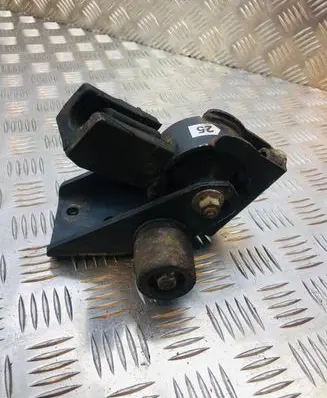 Toyota Avensis T250 Engine mount bracket