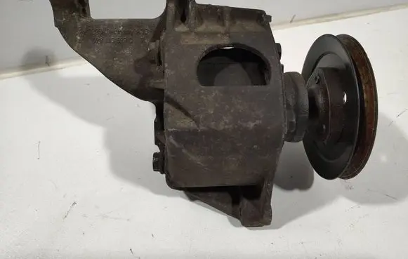 Volkswagen Vento Power steering pump 1H0145157X