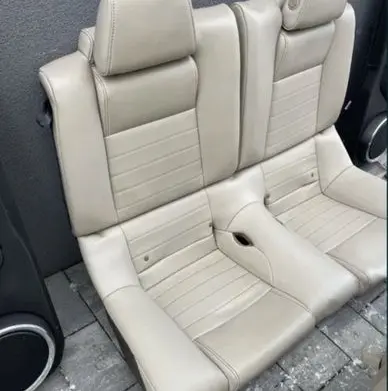 Ford Mustang V Second row seats 