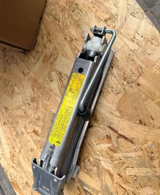 Audi A6 S6 C6 4F Lift Jack 4F0011031