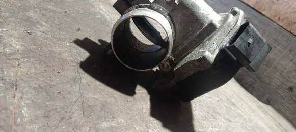 Volkswagen Golf V Engine shut-off valve 03L128063Q