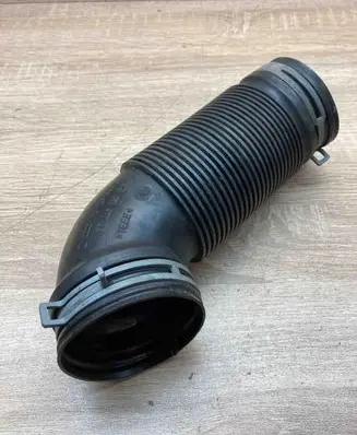 Volkswagen PASSAT B6 Air intake duct part 1K0129684B 446148