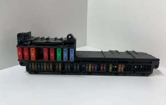 BMW 6 E63 E64 Fuse module 15613290