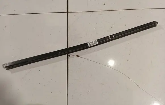 Renault Laguna I Front door glass trim molding