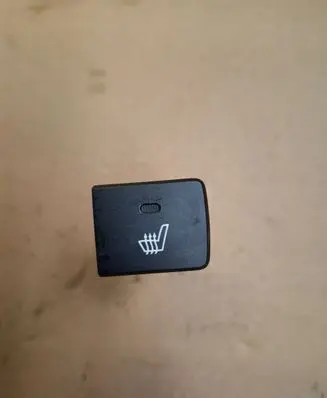 Hyundai i20 (PB PBT) Windscreen/window heater switch 621W05010