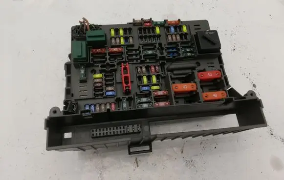 BMW 1 E81 E87 Fuse module 911944603 9119446 33703221