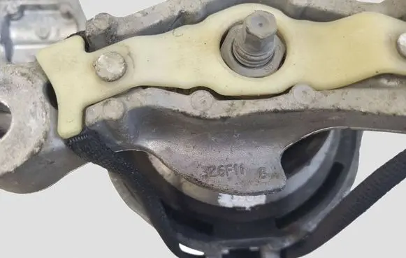 Volvo V40 Engine mount bracket 326F09