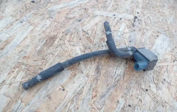 Infiniti G20 Valve vacuum A83600