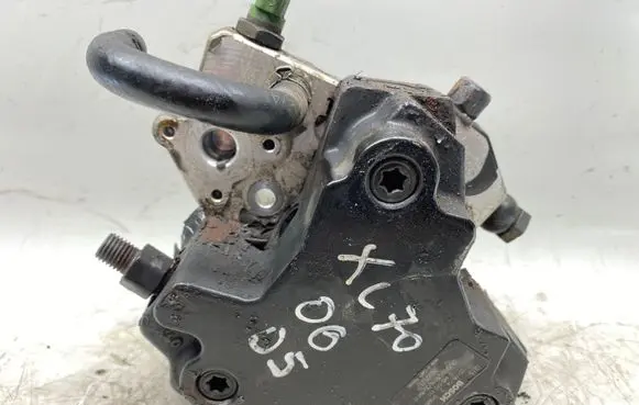 Volvo XC70 Fuel injection high pressure pump 8692521