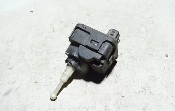 Headlight level adjustment motor