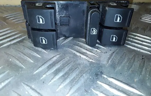 Volkswagen Jetta V Electric window control switch 1K4959857A