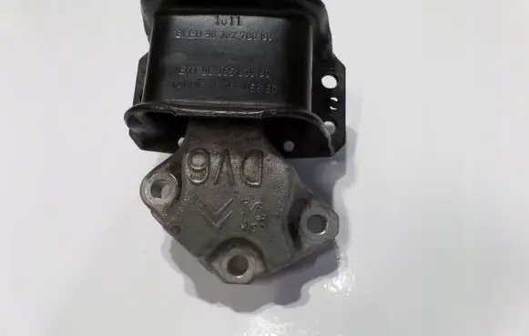 Citroen DS4 Engine mount bracket 9682028780