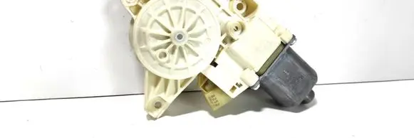 Mercedes-Benz C W204 Front door window regulator motor A2048200242