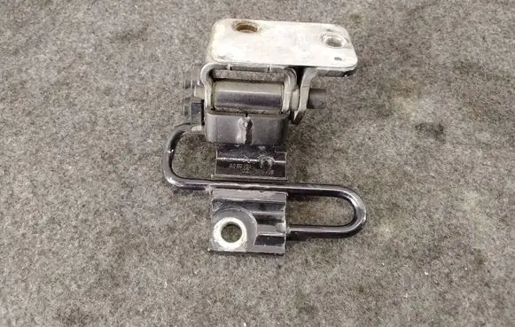 Audi Q7 4L Rear door lower hinge 4L0833412A