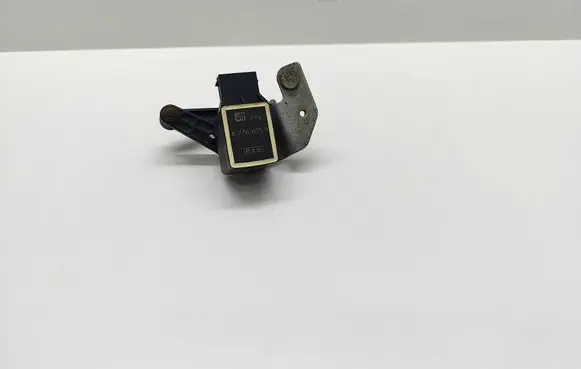 BMW 5 E60 E61 Rear air suspension level height sensor 6752797 675279701 37146752797
