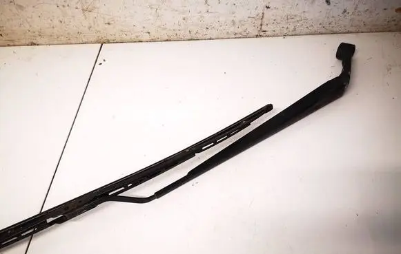 Toyota Corolla Verso AR10 Front wiper blade arm 