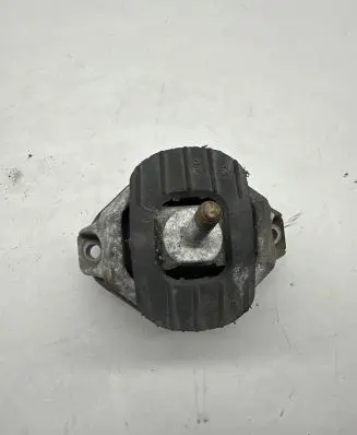 BMW 5 E60 E61 Engine mount bracket 6761089
