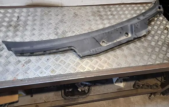 Porsche Cayenne (92A) Wiper trim 7P5819401B