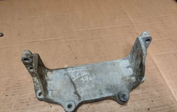 Jeep Cherokee III KJ Engine mounting bracket 53021281AA