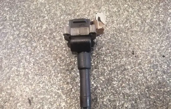 BMW 7 E38 High voltage ignition coil 1703359