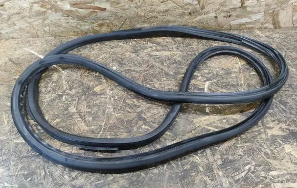 Renault Koleos I Trunk rubber seal (body) 