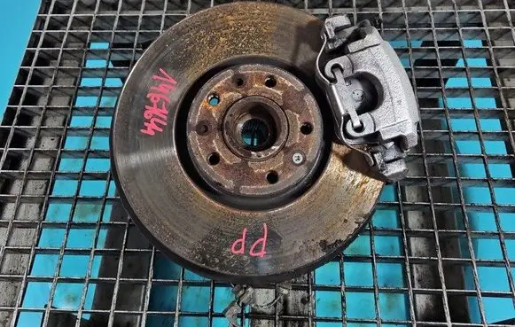 Front wheel hub spindle knuckle