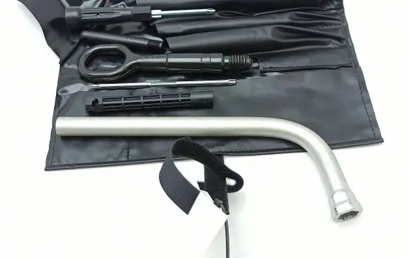 Audi A4 S4 B9 8W Tool set 8N0012219 8K0805615