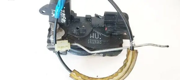Opel Astra H Front door lock 13220369