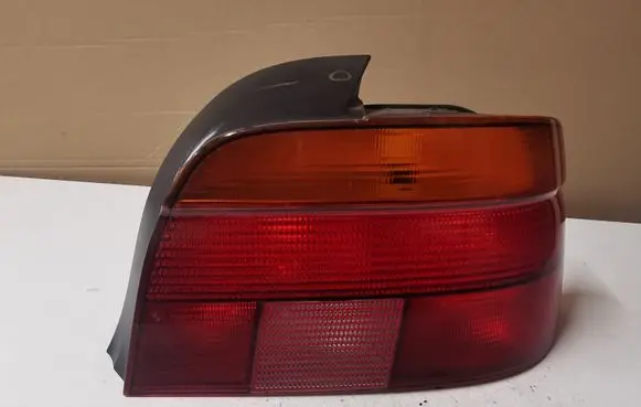 BMW 5 E39 Rear/tail lights 2VP00724002 8358032