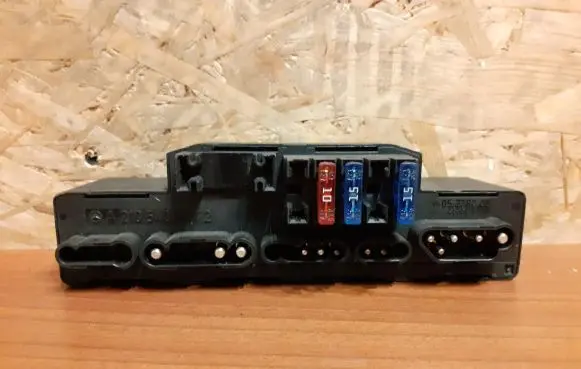 Mercedes-Benz E W210 Fuse module A2105400372 1304